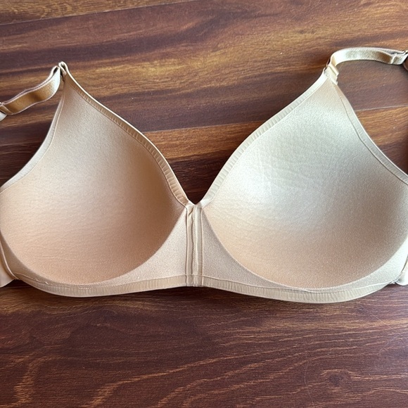 SOMA Vanishing 360 Wireless Nude Tan Bra Size 36D - Picture 3 of 5